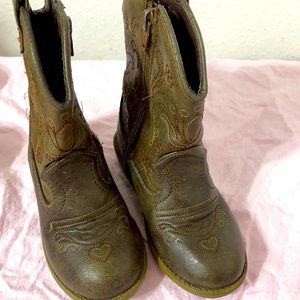Brown Kids boots, boys or girls size 9 TODDLER